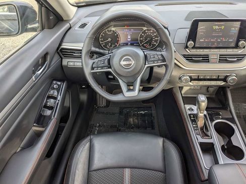 Used 2025 Nissan Altima 2.5 SR FWD image 15