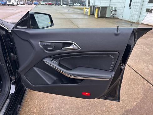 Used 2014 Mercedes-Benz CLA 250 image 20