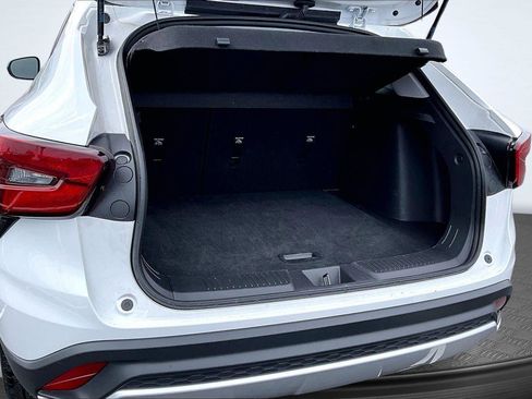 Used 2025 Chevrolet Trax LT image 5