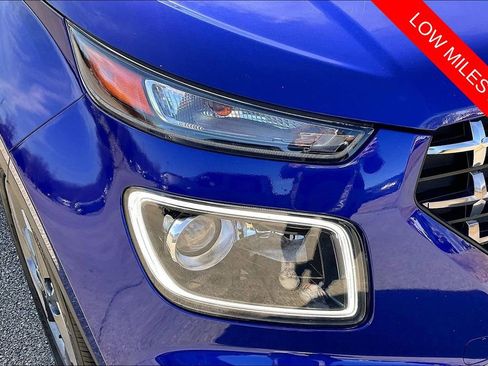 Used 2025 Hyundai Venue Limited FWD image 27