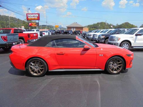 Used 2025 Ford Mustang GT Premium RWD image 2