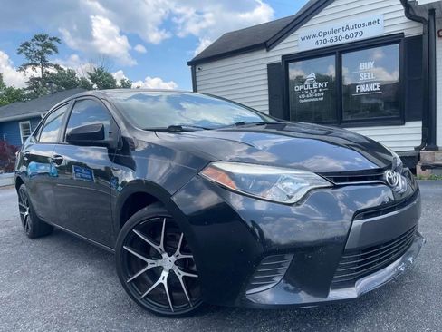 Used 2015 Toyota Corolla LE FWD image 1