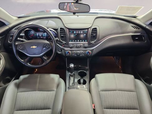 Used 2019 Chevrolet Impala LT FWD image 17