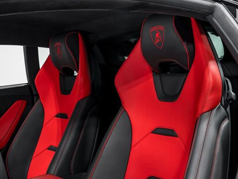 Used 2021 Lamborghini Huracan EVO RWD image 19