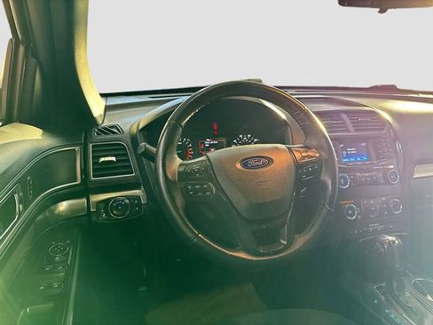 Used 2018 Ford Explorer XLT image 21