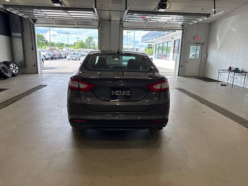 Used 2016 Ford Fusion SE FWD image 6