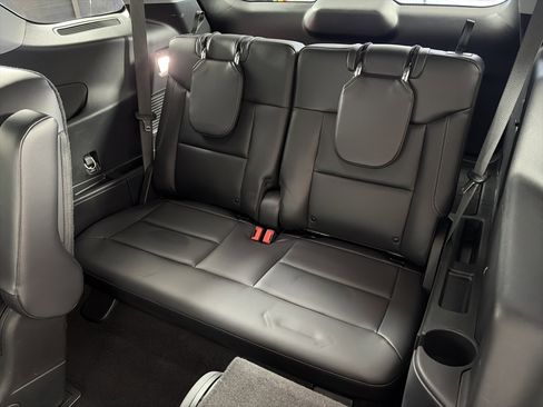 Used 2021 Ford Explorer XLT w/ Equipment Group 202A image 8