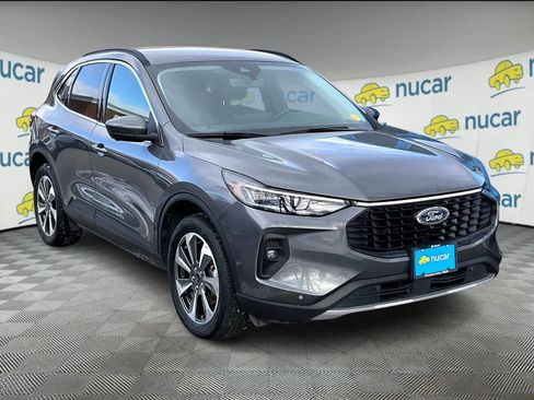 Used 2024 Ford Escape Platinum image 1