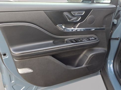 Used 2023 Lincoln Corsair AWD w/ Equipment Group 101A image 8