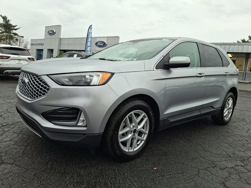 Used 2024 Ford Edge SEL w/ Convenience Package image 3