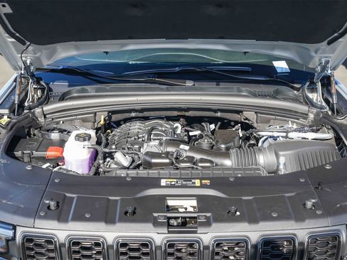 New 2025 Jeep Grand Cherokee Limited image 12