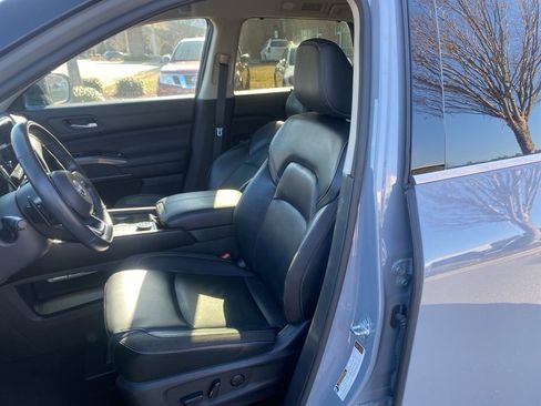 Used 2022 Nissan Pathfinder SL image 12