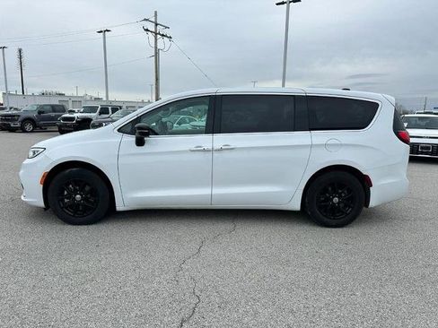 Used 2024 Chrysler Pacifica Touring-L image 2