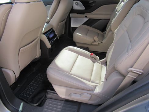 Used 2023 Lincoln Aviator Reserve w/ Equipment Group 201A image 13