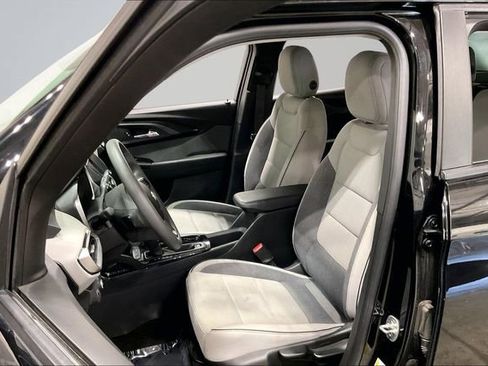 Used 2021 Chevrolet TrailBlazer LS FWD image 25