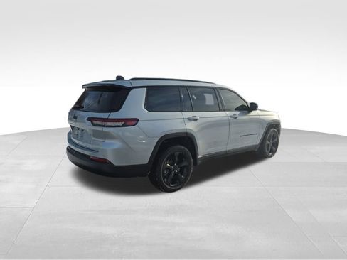 Used 2023 Jeep Grand Cherokee L Laredo image 5