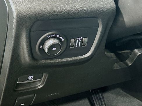 Used 2024 Jeep Grand Cherokee Limited w/ Black Appearance Package AWD/4WD image 8