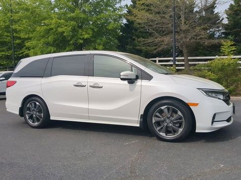 Used 2023 Honda Odyssey Elite image 2