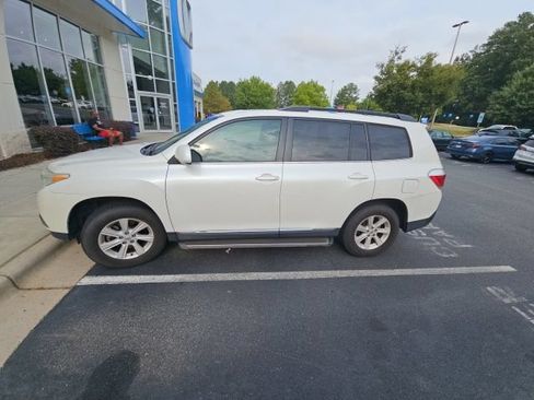 Used 2013 Toyota Highlander SE AWD/4WD image 1