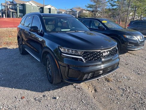 Used 2022 Kia Sorento EX w/ Panoramic Sunroof Package image 2