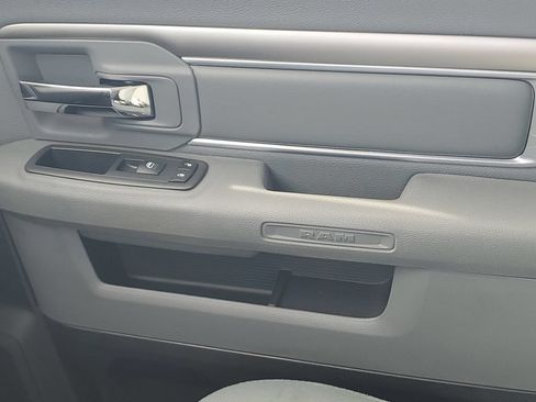 Used 2017 RAM 1500 Express RWD image 12