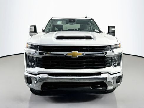 Used 2025 Chevrolet Silverado 2500 LT AWD/4WD image 2