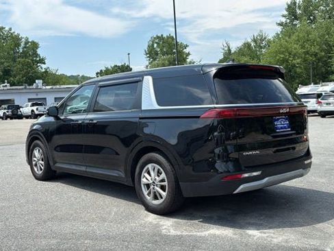 Used 2024 Kia Carnival LX FWD image 8