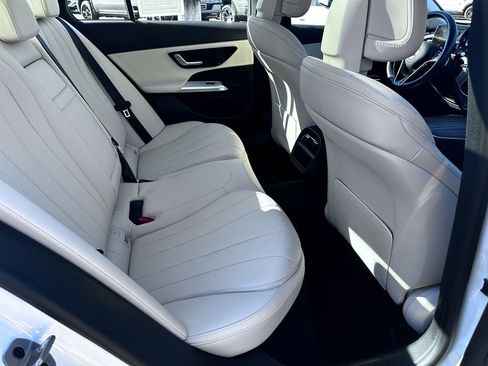 Used 2025 Mercedes-Benz E 350 4MATIC Sedan image 34