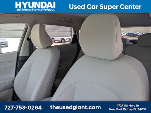 Certified 2024 Hyundai Kona SEL FWD image 7