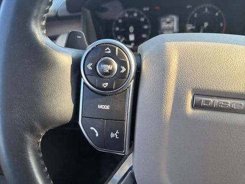 Used 2018 Land Rover Discovery HSE AWD/4WD image 22