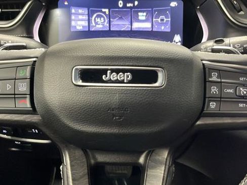 Used 2024 Jeep Grand Cherokee Limited w/ Black Appearance Package image 16