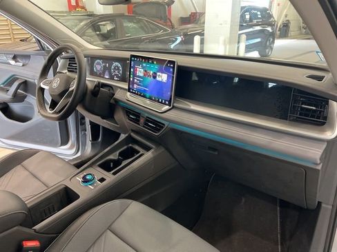 Certified 2025 Volkswagen Tiguan SE AWD/4WD image 25