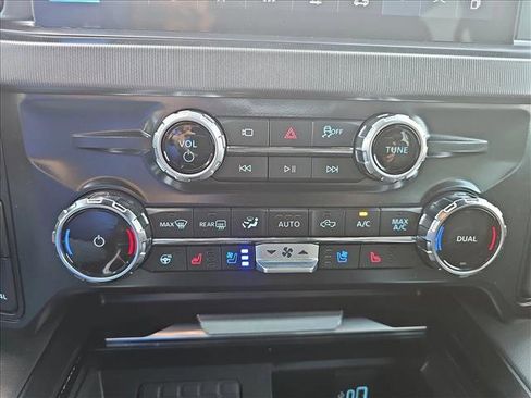 Used 2025 Ford F250 Platinum w/ Tremor Off-Road Package image 13