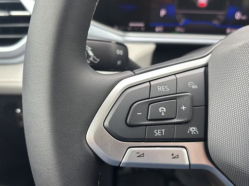 New 2026 Volkswagen Taos SE FWD image 22