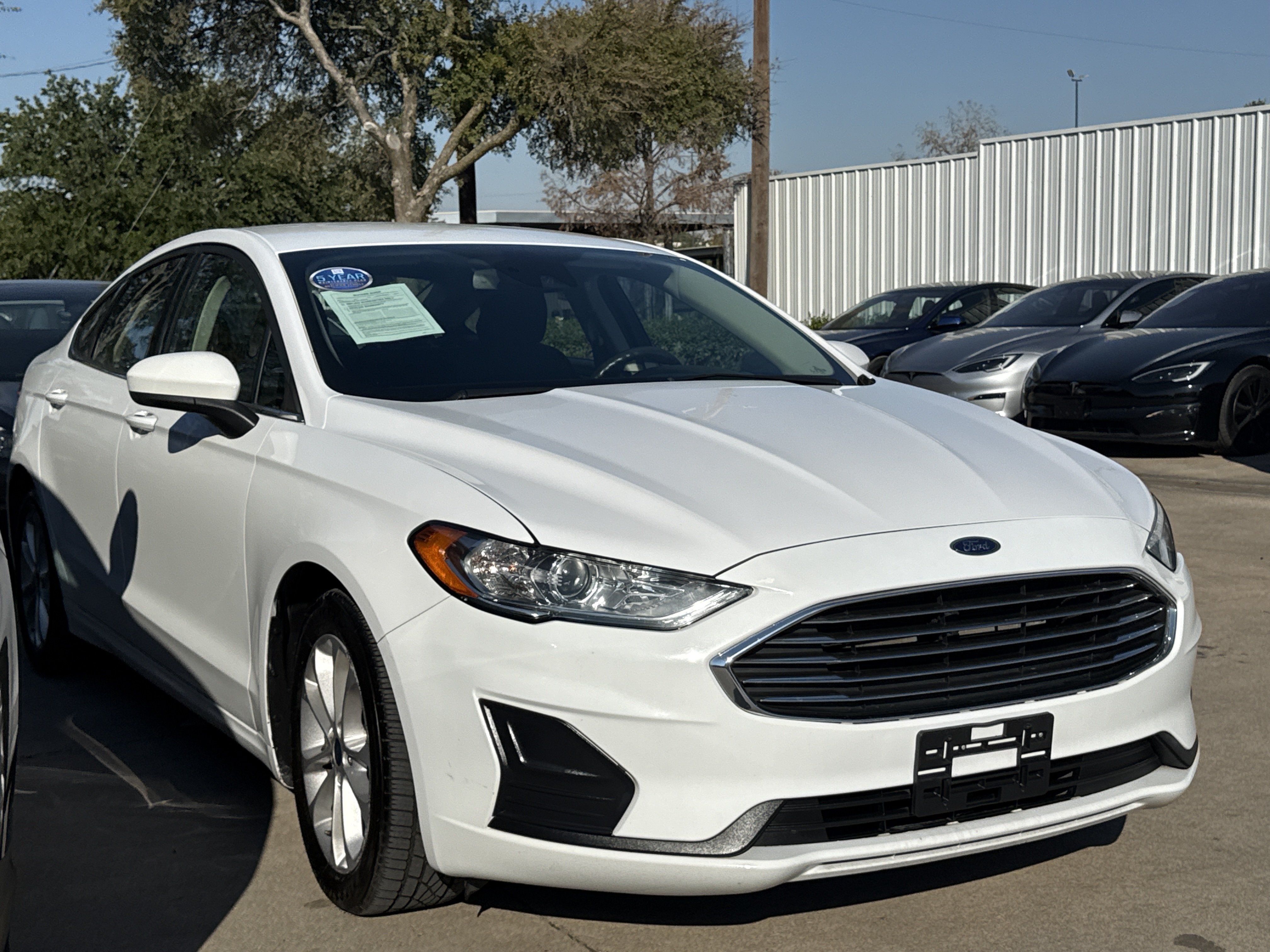 Used 2020 Ford Fusion SE FWD image 2
