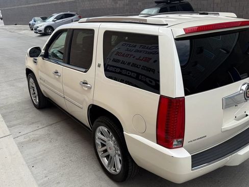 Used 2012 Cadillac Escalade Platinum AWD/4WD image 7
