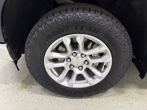 Used 2023 Chevrolet Silverado 1500 LT w/ Protection Package AWD/4WD image 12