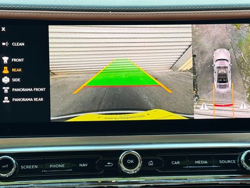 Used 2023 Bentley Flying Spur Azure AWD/4WD image 36
