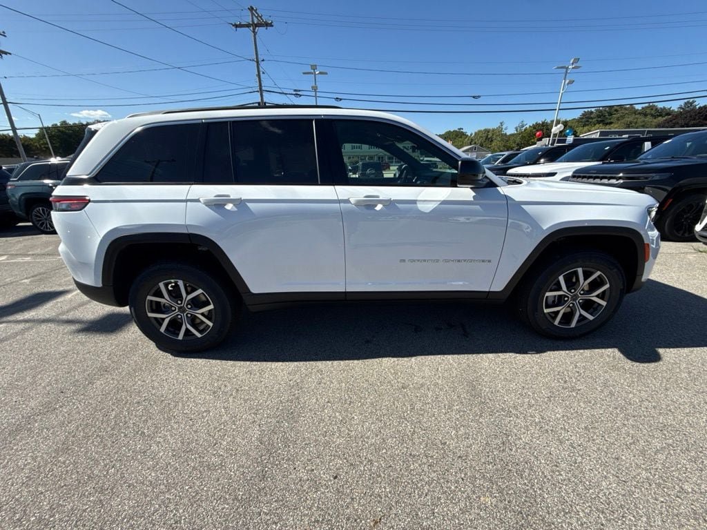 New 2027 Jeep Grand Cherokee Laredo X AWD/4WD image 6
