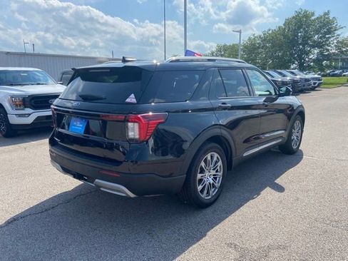 Certified 2025 Ford Explorer Platinum RWD image 3