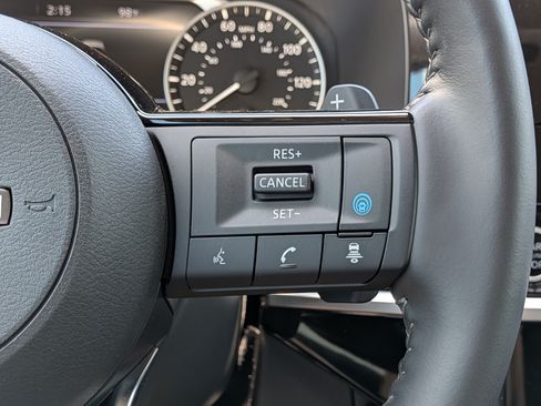 Used 2024 Nissan Pathfinder SL FWD image 23
