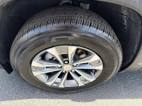 Used 2025 Chevrolet Equinox LT FWD image 12