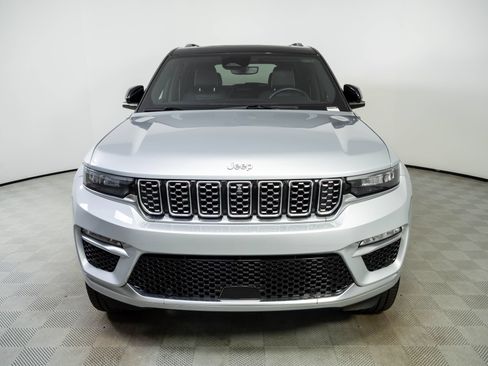 Used 2023 Jeep Grand Cherokee Summit w/ Luxury Tech Group V AWD/4WD image 36