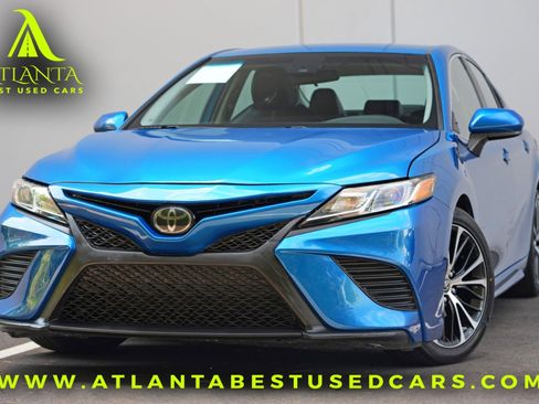 Used 2020 Toyota Camry SE FWD image 1