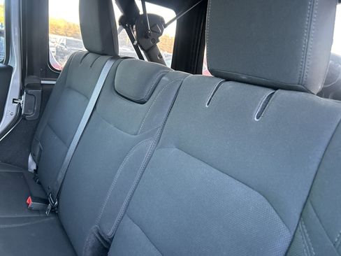 Used 2018 Jeep Wrangler Unlimited Sport S image 39