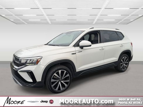 Used 2023 Volkswagen Taos SE image 1