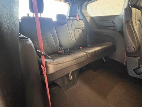 New 2027 Chrysler Pacifica Select FWD image 10