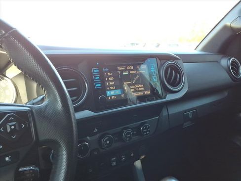 Used 2019 Toyota Tacoma TRD Off-Road image 15