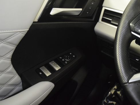 Used 2024 Mitsubishi Outlander SEL image 32