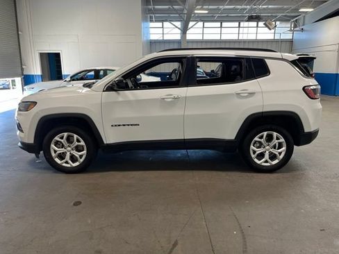 Used 2024 Jeep Compass Latitude AWD/4WD image 6